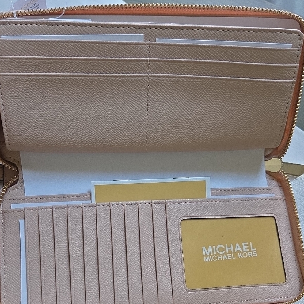 Michael Kors Metallic Rose Gold Wristlet/Wallet - Picture 7 of 8